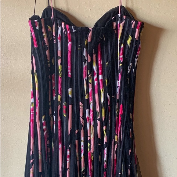 JS Collections Social Dress - Picture 7 of 8